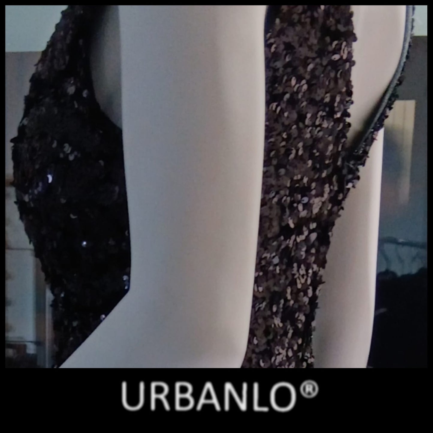 Abito lungo stretto in paillettes nero