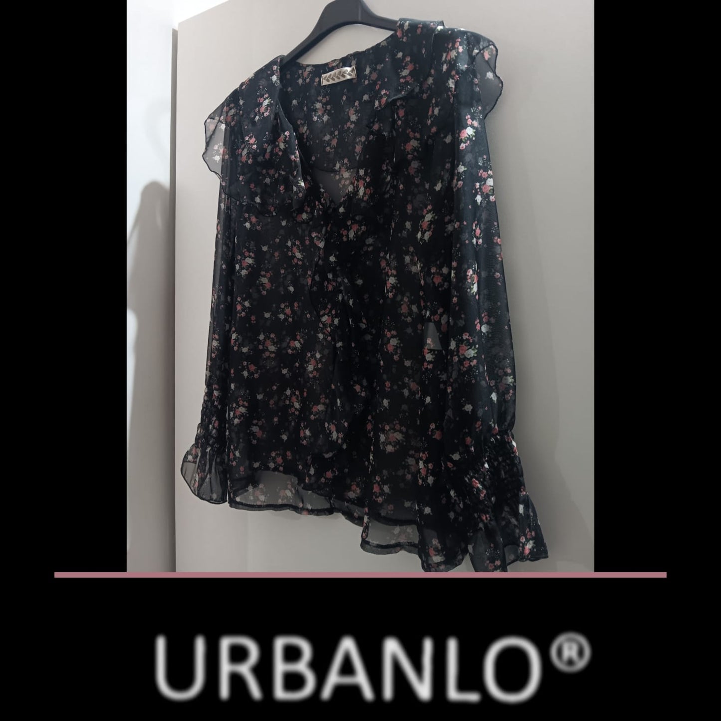 Maglia trasparente a fiorellini base nera