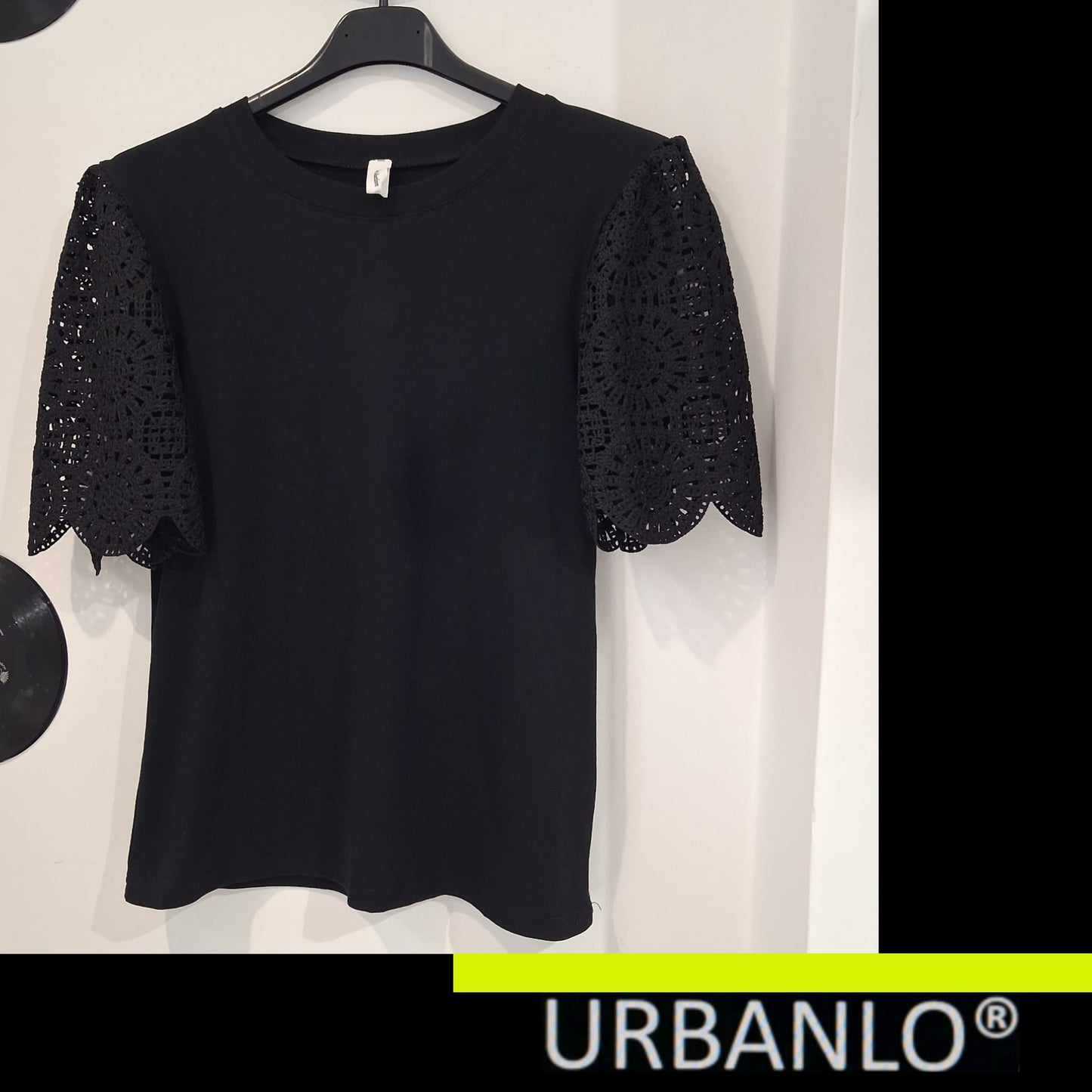 Maglia in cotone nera manica ricamata