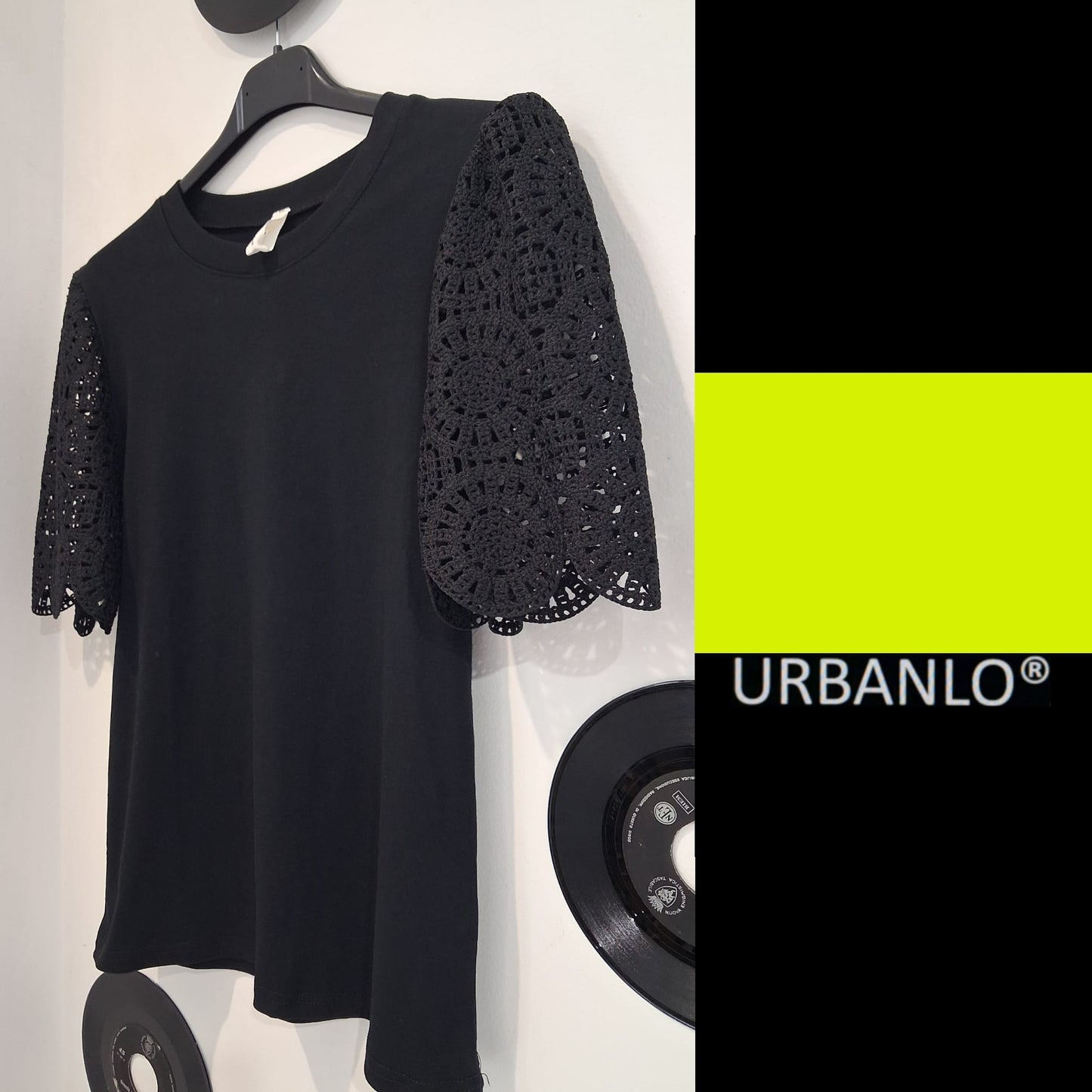 Maglia in cotone nera manica ricamata